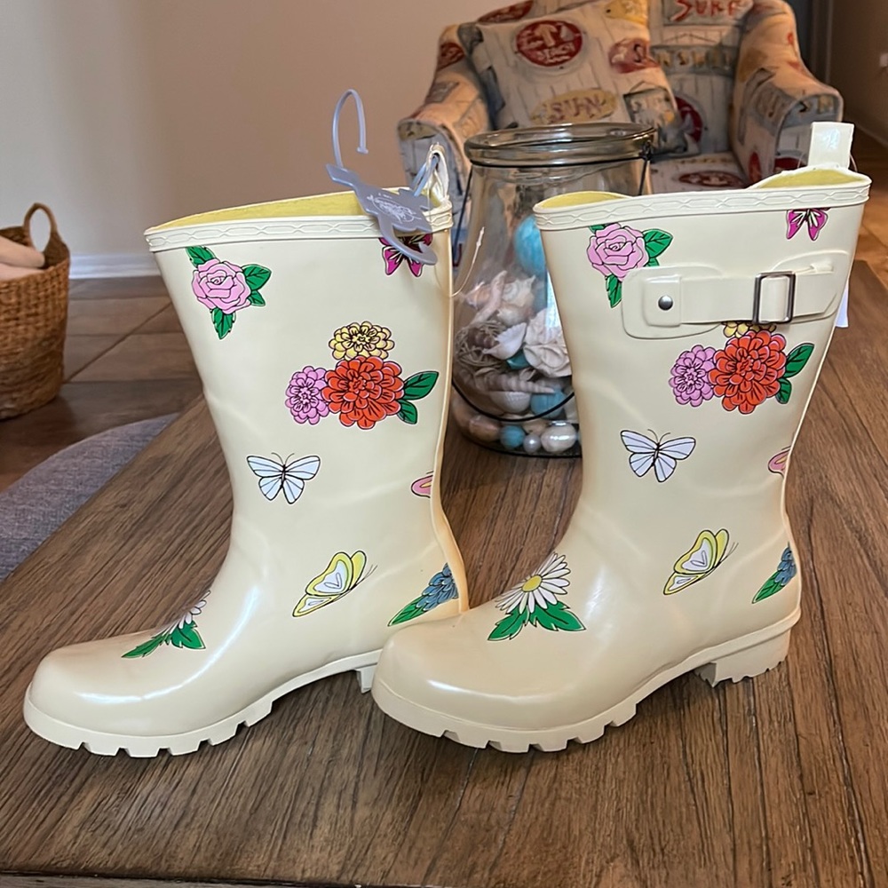 Garden water boots, great for gardening 👩‍🌾